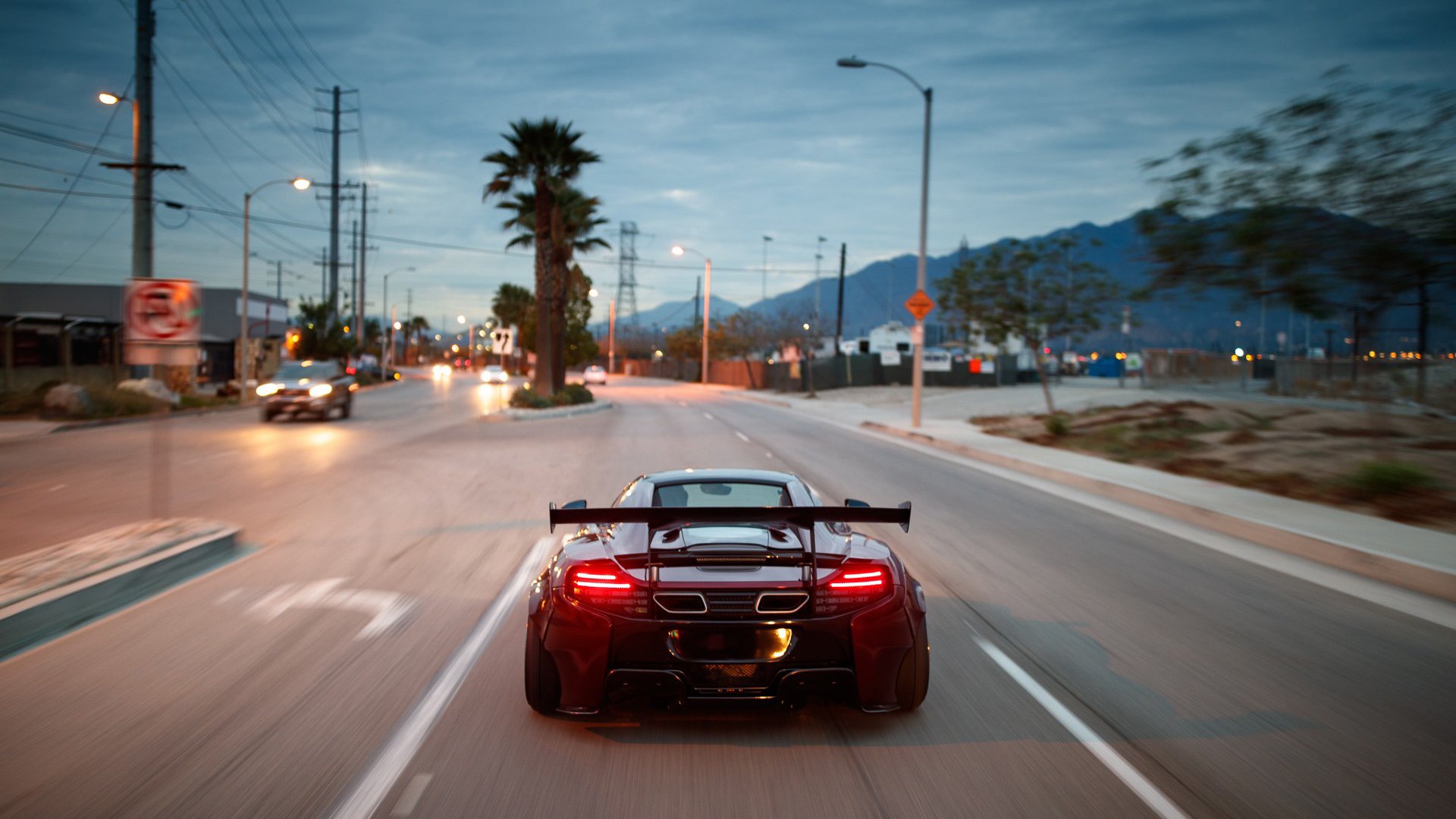 _天幕高空飞跑：在空中穿梭自由飞翔_，天幕高层什么意思