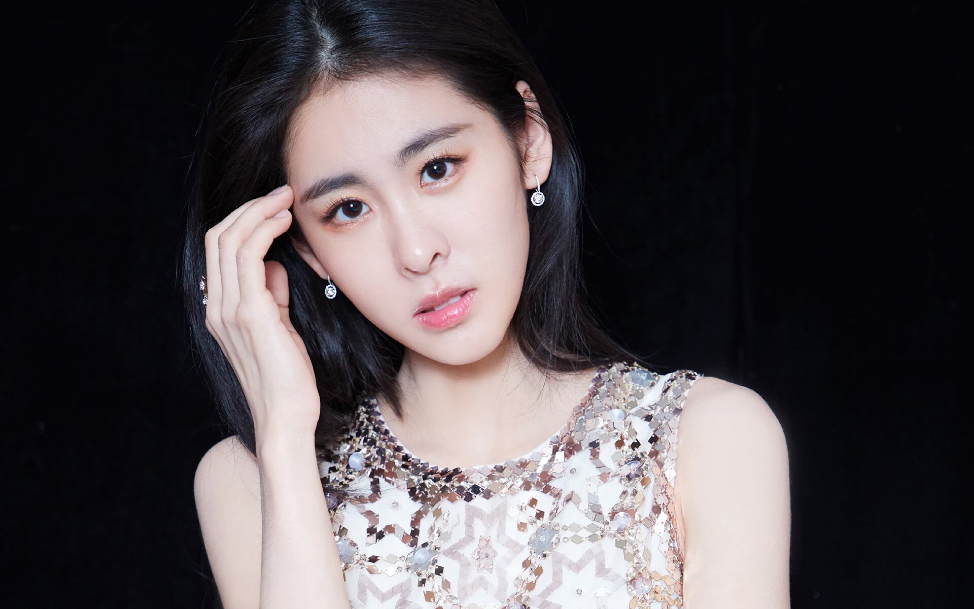 Leyu Sport下载-曼联后卫因伤缺席关键欧冠比赛，球队备战受影响，曼联欧冠阵容