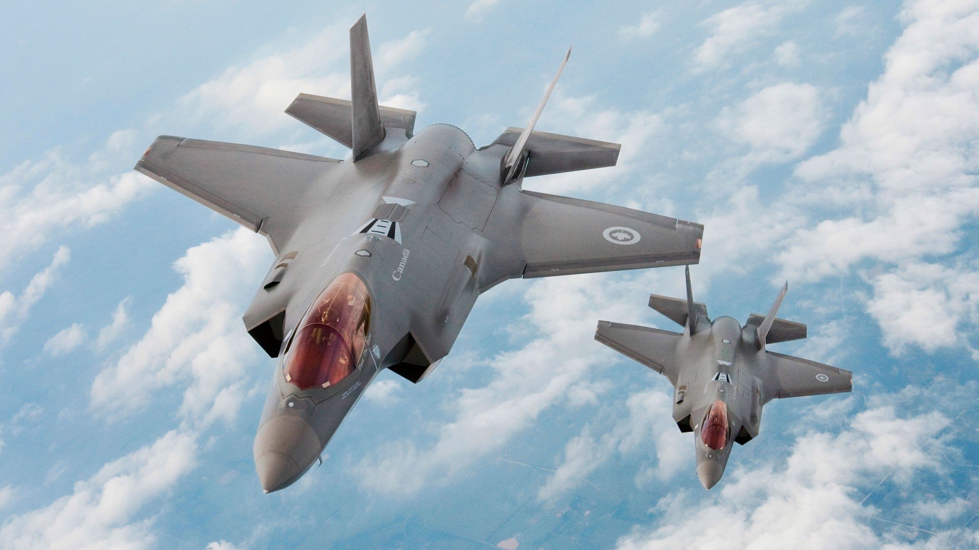 乐鱼官网-库里赛后与小球迷温情互动，库里和队友